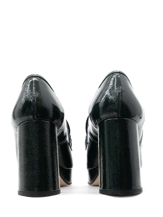 Loafer Pumps mit Plateau aus Lackleder mit Hochem Absatz Khaki