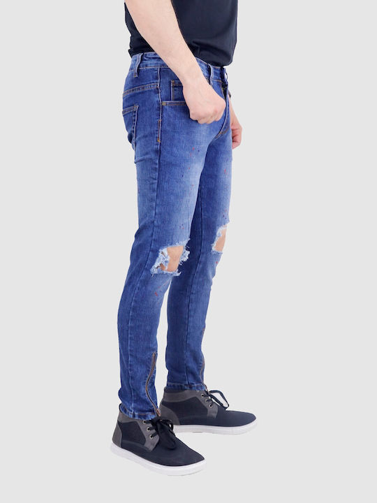 Blaue Herrenjeans mit Rissen