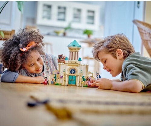LEGO Castle King Magnifico's Castle for 7+ Years 613 Pieces