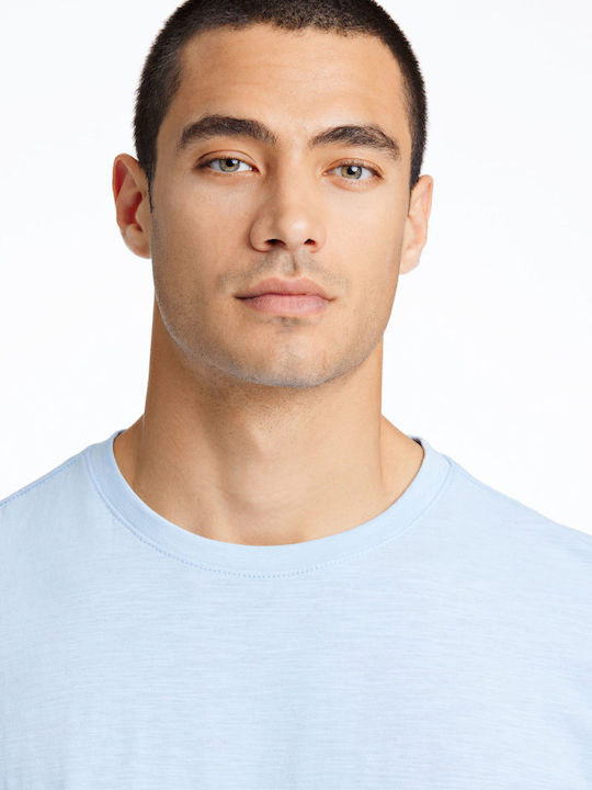 T-shirt pastel blue