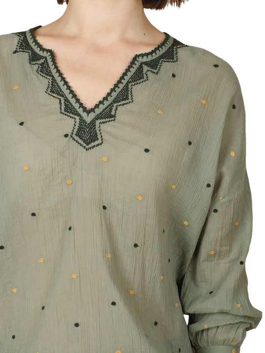 Tunic blouse with embroidery