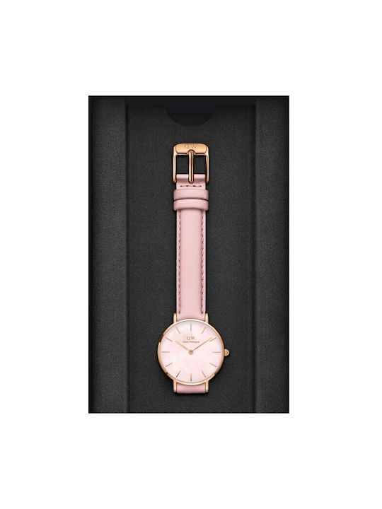 Daniel Wellington Petite Γυναικείο Ρολόι 28mm Μπαταρίας με Ροζ Δερμάτινο Λουράκι