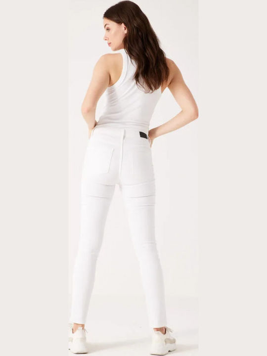 Blugi de damă cu croială super slim Alb