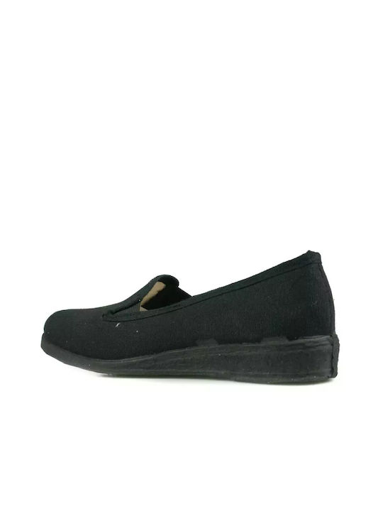 To Be Yourself Closed Women's Slippers in Black color