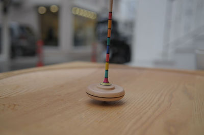 Mader-Kreiselmanufaktur Wooden Spinning Top Πορτoκαλί