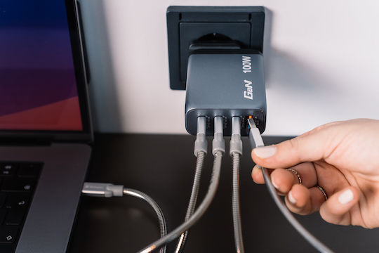 Verbatim Φορτιστής Χωρίς Καλώδιο GaN με Θύρα USB-A και 3 Θύρες USB-C 100W Power Delivery / Quick Charge 3.0 Γκρι (GNC-100)