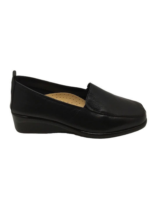 Pupilo Leather Women's Moccasins in Black Color