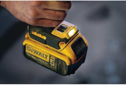 DEWALT DCF899P1 Безчетков Ударен гайковерт 1x5Ах с Приемник 1/2"