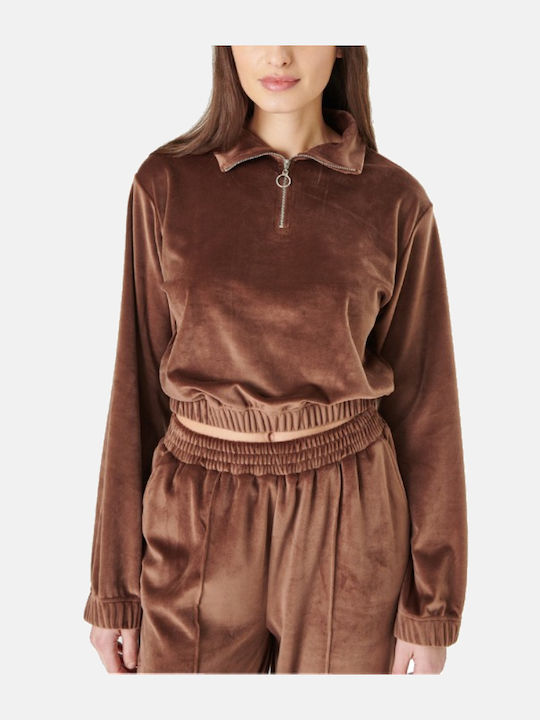 A Women's Athletic Crop Top Long Sleeve Brown