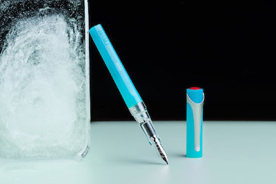 Twsbi Swipe Kalligraphiefüller Mittel Blau aus Plastik mit Blau Tinte