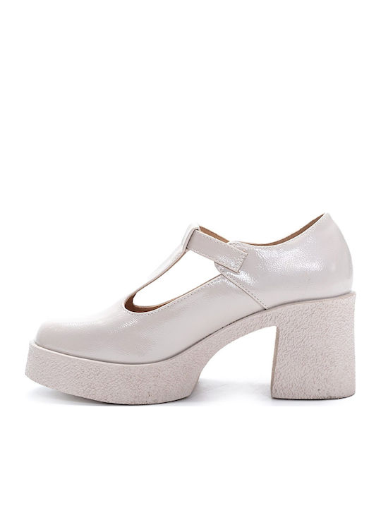 Pumps Mit Plateau Aus Lackleder Beigem