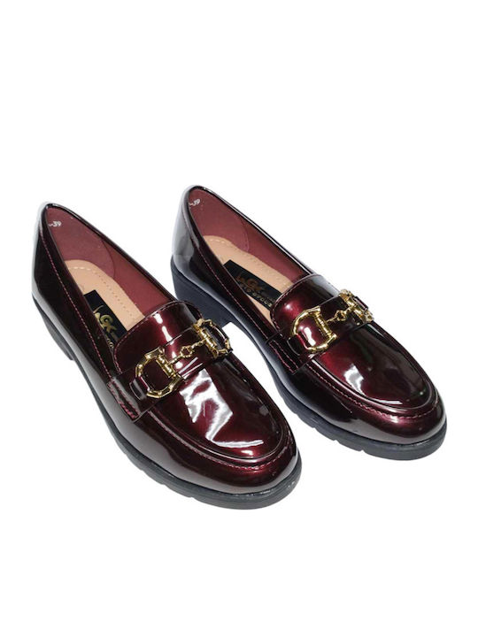 Oxfords Kunstleder in Bordeaux Farbe. Dekorative Goldschnalle.