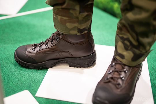 Militärische Stiefel aus Mesh Braun