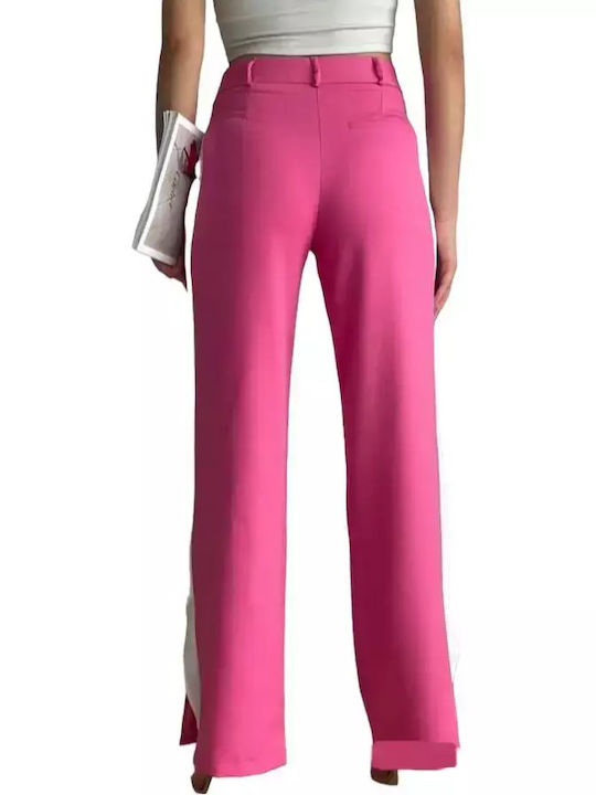 Fuchsia pants with stripes on the side