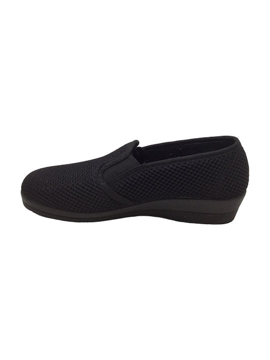 Dicas Closed Women's Slippers in Black color