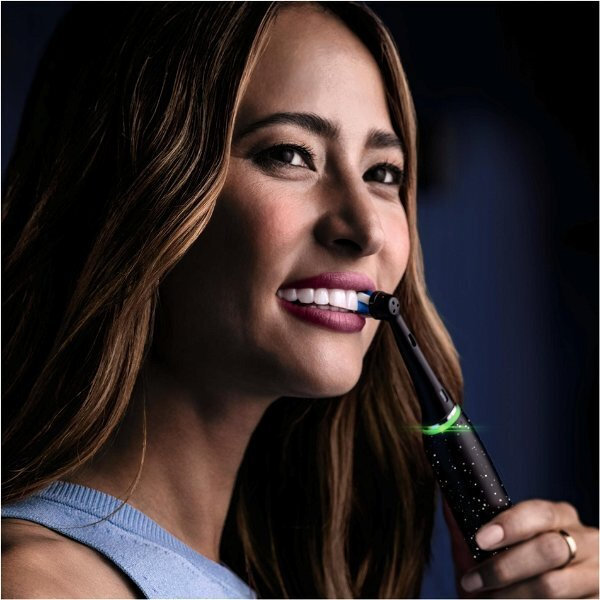 Oral-B iO Series 10 Ηλεκτρική Οδοντόβουρτσα με Αισθητήρα Πίεσης και Θήκη Ταξιδίου Μαύρη (4210201434672)