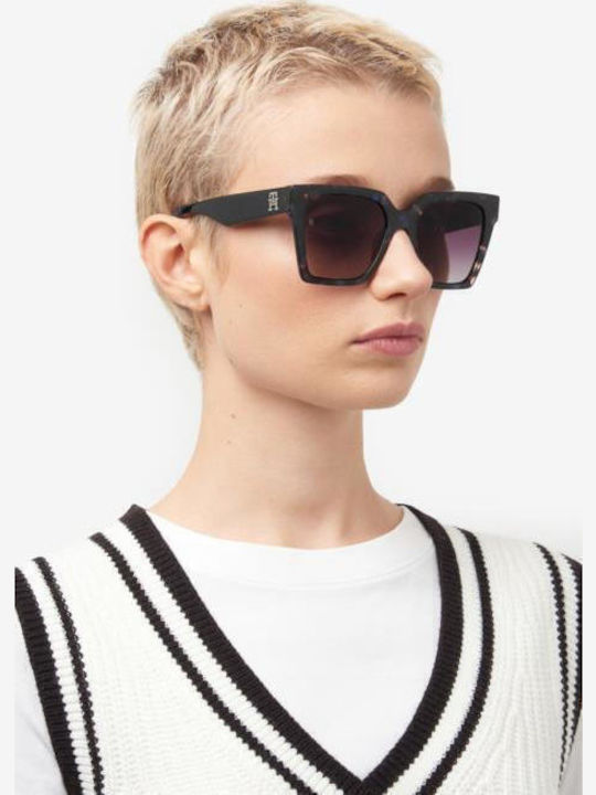 Tommy Hilfiger Women's Sunglasses with Brown Plastic Frame and Brown Lens