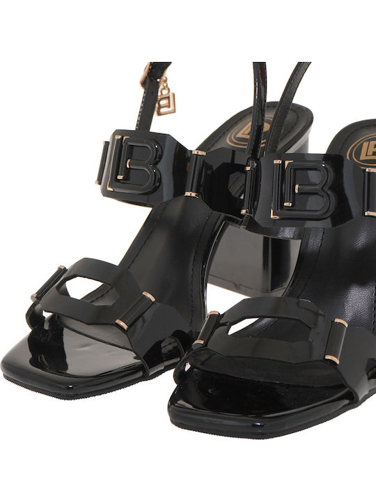 Sandalen aus Lackleder Schwarz