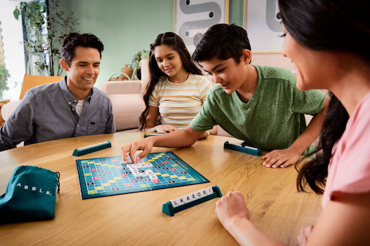 Board Game Original Scrabble for 2-4 Players 10+ Years Old (EN) Mattel