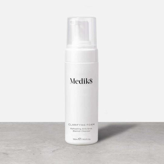 Medik8 Klärender Gesichtsreinigungsschaum zur Kontrolle der Hautfettigkeit und mit Anti-Aging-Wirkung 150 ml