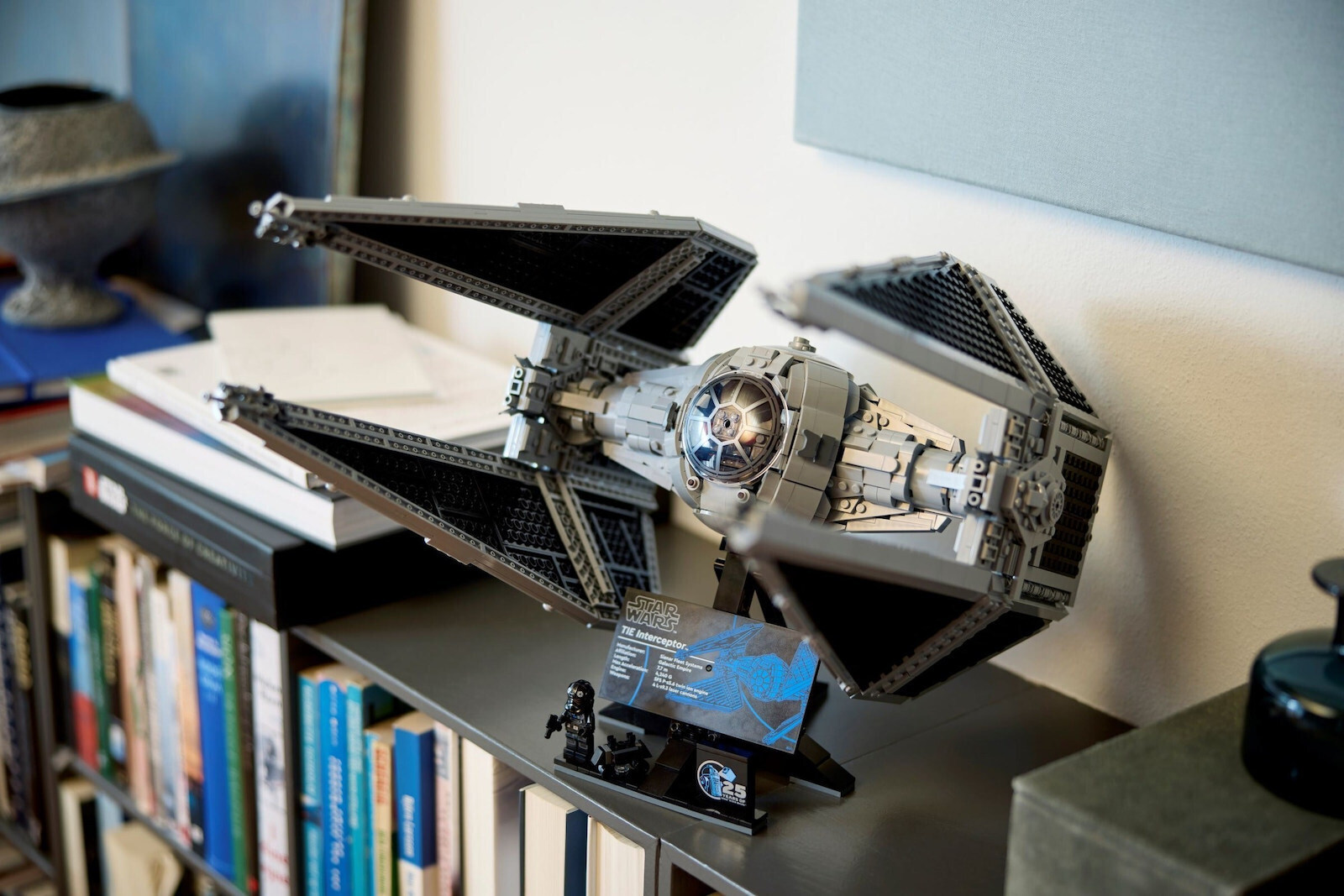 LEGO Star Wars Tie Interceptor Pentru 18+ Ani 1931 Bucăți 75382