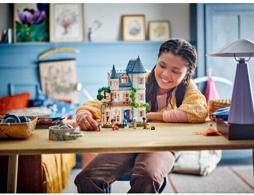 LEGO Castle Castle Bed And Breakfast Pentru 12+ Ani 1311 Bucăți
