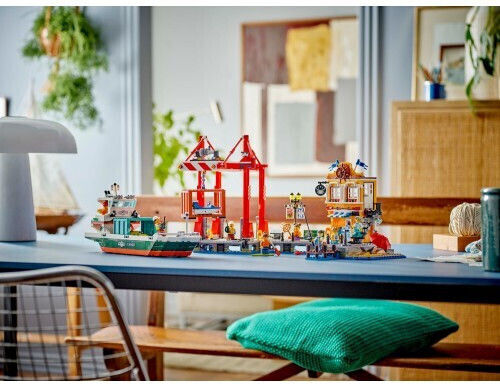 LEGO City Seaside Harbor With Cargo Ship για 8+ Ετών 1226τμχ