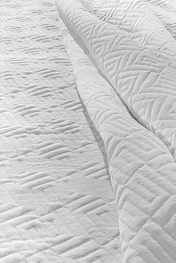 Guy Laroche Piqué Decke Übergröße 245x260cm Weiß