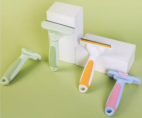 Comb Small Dogs for Coat Cleaning