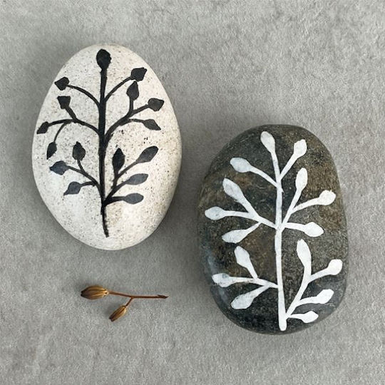 White Pebble Twig Leaves