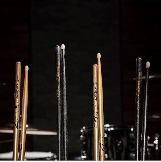 Zildjian Hickory Drumsticks Drums 5A with Tip Shape Oval in Gold Color