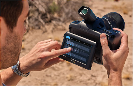 Blackmagic Design Βιντεοκάμερα Cinema @ 60fps Αισθητήρας CMOS Αποθήκευση σε Κάρτα Μνήμης με Οθόνη Αφής 5" και HDMI