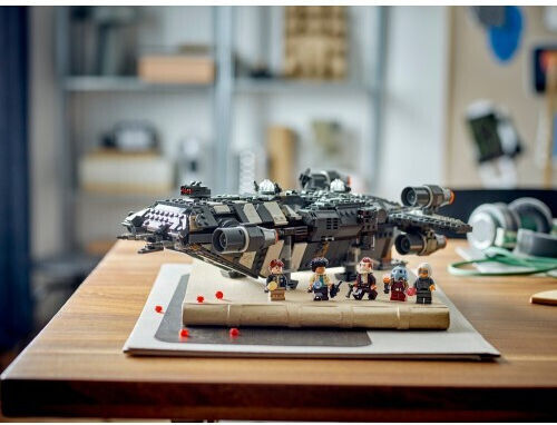 LEGO Star Wars The Onyx Cinder for 10+ Years 1325 Pieces