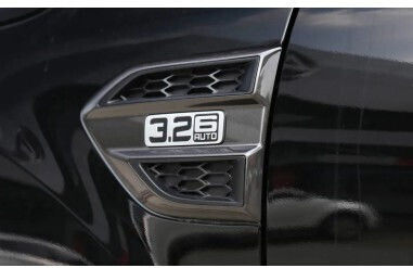 Satz von 2 schwarzen matten Kotflügel-Ornamenten für Ford Ranger T7 T8 2015-2022
