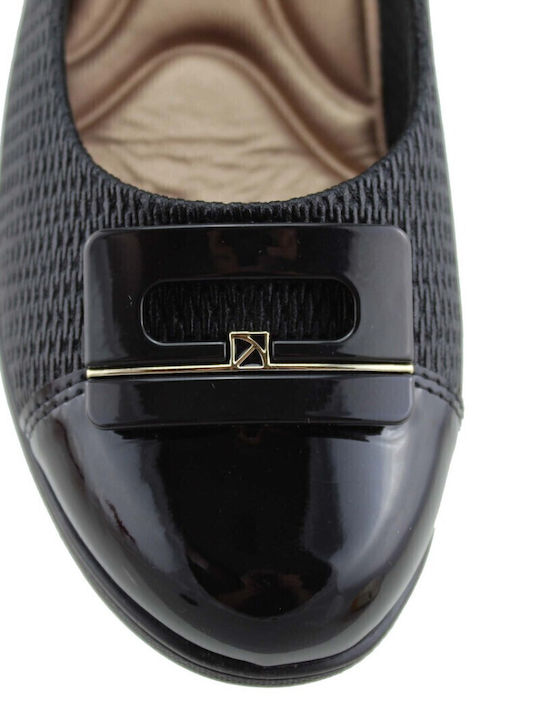 Women's Moccasins in Black Color