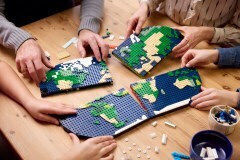 LEGO Icons Travel Moments Pentru Vârsta 14+ Număr Bucăți 1231