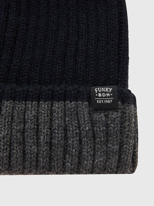Beanie Beanie Knitted in Gray color