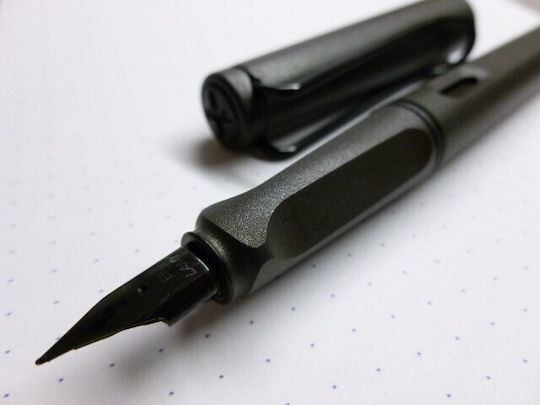 Lamy Safari Fountain Pen Broad Grey Made of Plastic with Black Ink