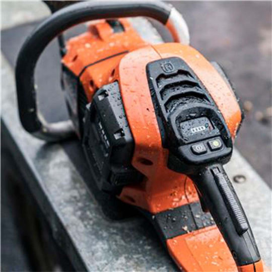 Husqvarna T540iXP Fierăstrău cu acumulator Solo 2.5kg cu lamă 35cm