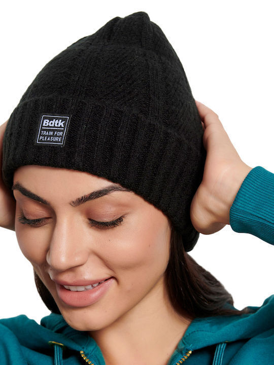 BodyTalk Beanie Unisex Beanie Knitted in Black color