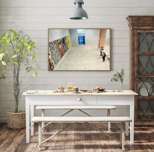 Посетители на художествена галерия, възхищаващи се на поп арт картина 150x100