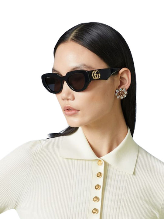 Gucci Damentagessonnenbrille mit schwarzem Horn umrandetem Rahmen und grauen Gläsern GG1421S 001