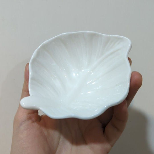 Set 4 Porcelain Pufo Leaf Bowls Appetizers Desserts Sauce Spoons White