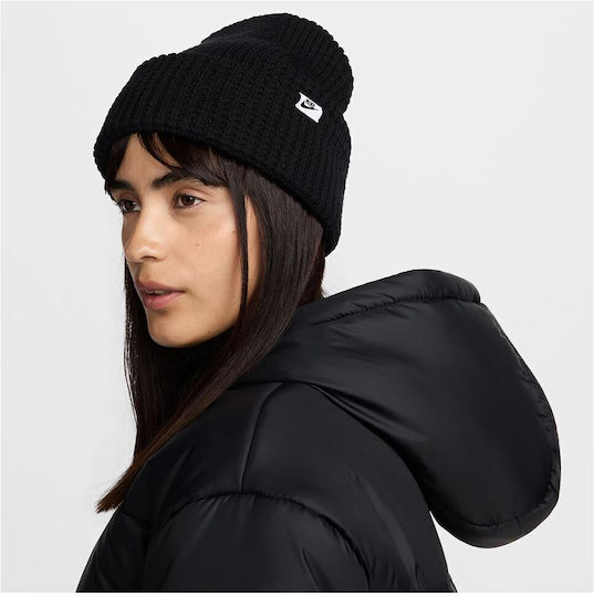 Peak Beanie Beanie Knitted in Black color
