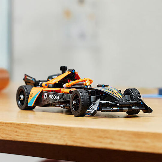 LEGO Technic Neom Mclaren Formula E Race Car Pentru 9+ Ani 452 Bucăți