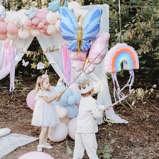 Regenbogen-Piñata mit goldenen Sternen