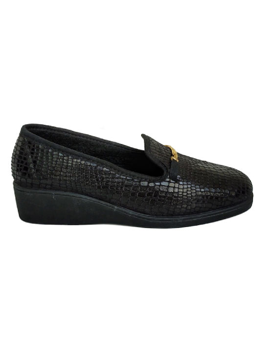 Sival Closed Women's Slippers in Black color