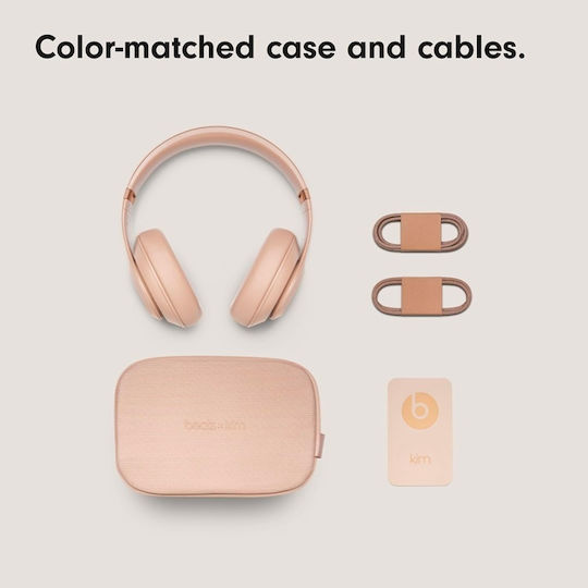 Beats Studio Pro x Kim Kardashian Kabellos / Kabelgebunden Über Ohr Kopfhörer mit 40 Stunden Betriebszeit und Quick Charge Sandstone