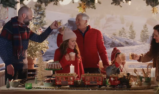Christmas Train Starter Kit Сет с Влакче със Светлина и Дим за Над 2 години+ Години