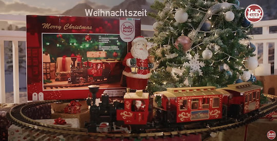 Christmas Train Starter Kit Сет с Влакче със Светлина и Дим за Над 2 години+ Години